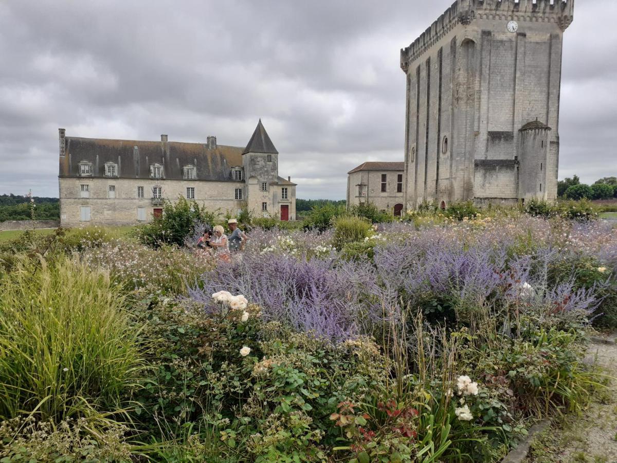 Le Clos Des Passiflores Pons Exteriér fotografie