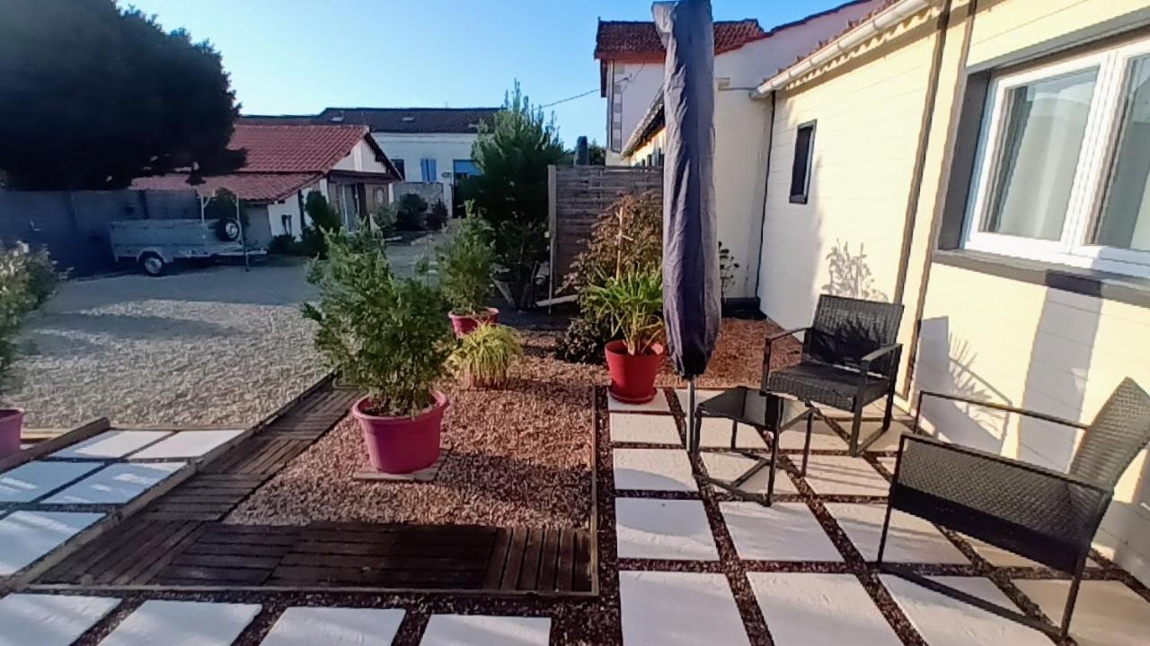 Le Clos Des Passiflores Pons Exteriér fotografie