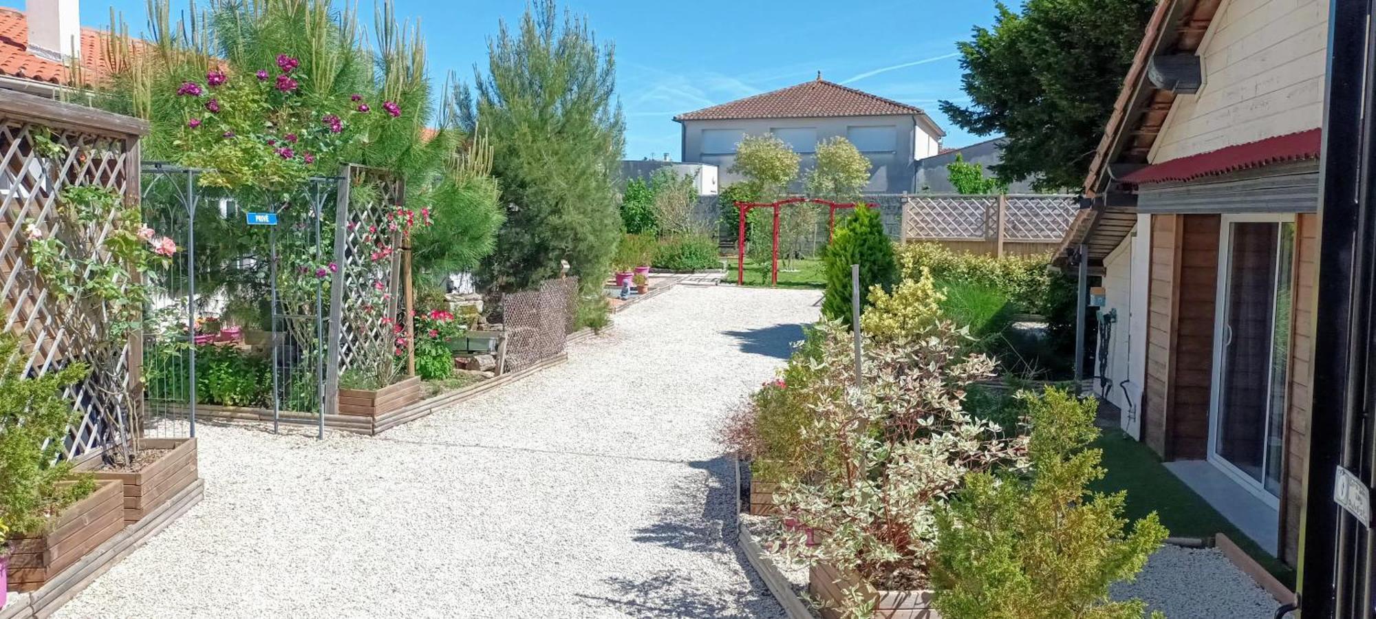 Le Clos Des Passiflores Pons Exteriér fotografie