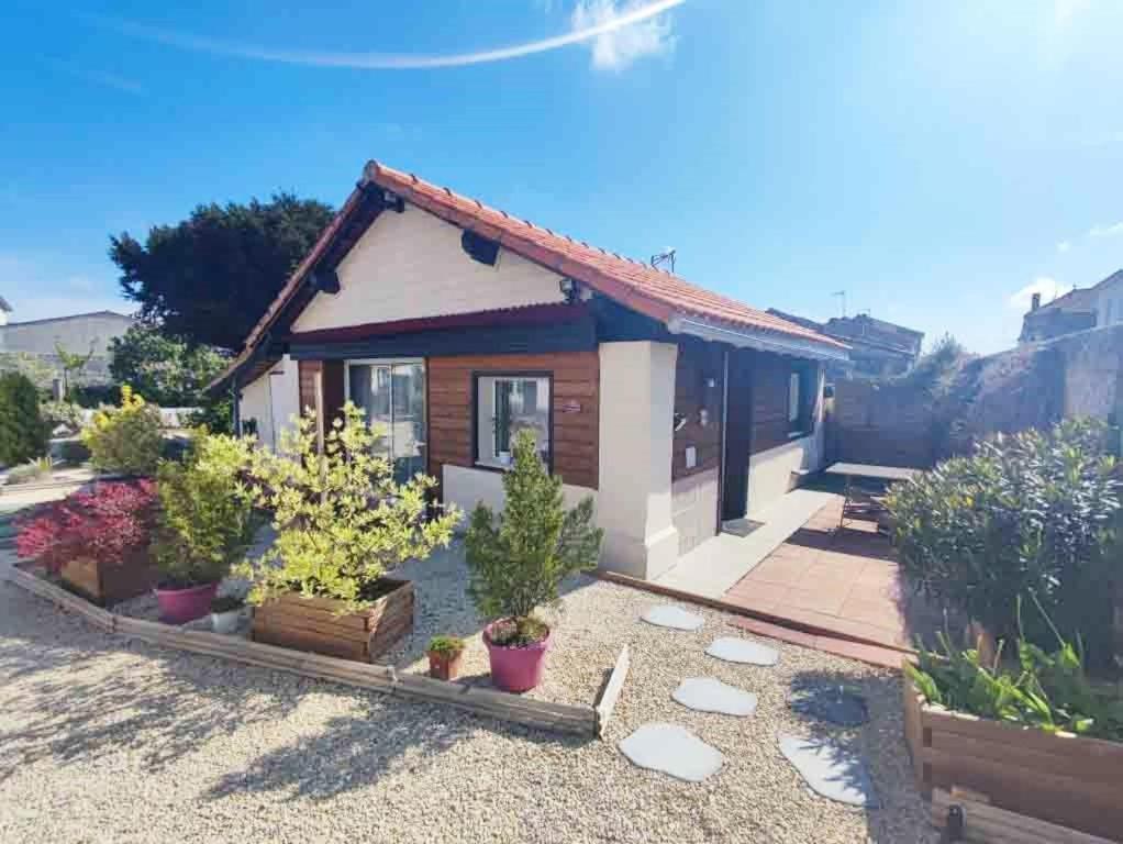 Le Clos Des Passiflores Pons Exteriér fotografie